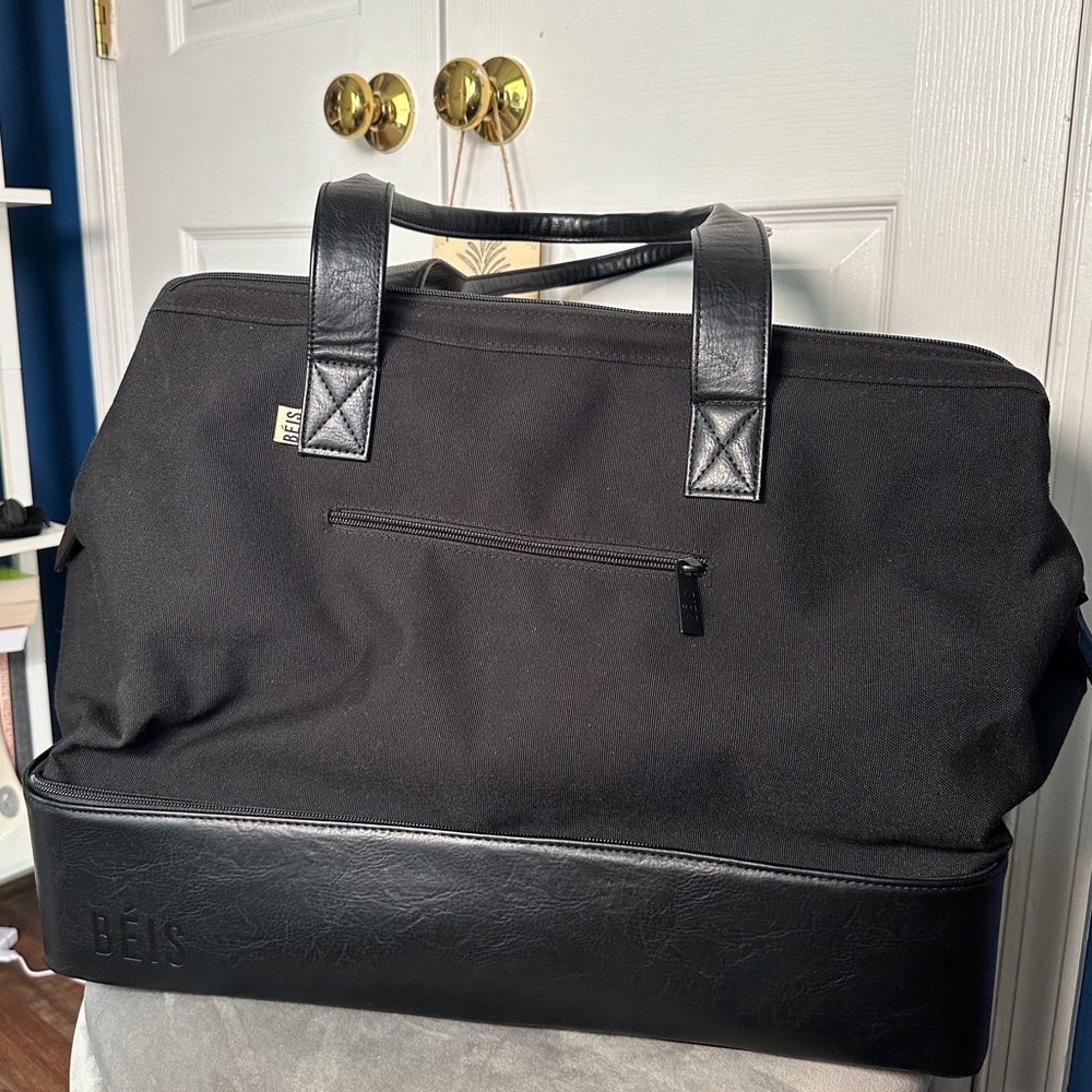 *LIKE NEW* Black BEIS Weekender Bag (Large/Carry-on)